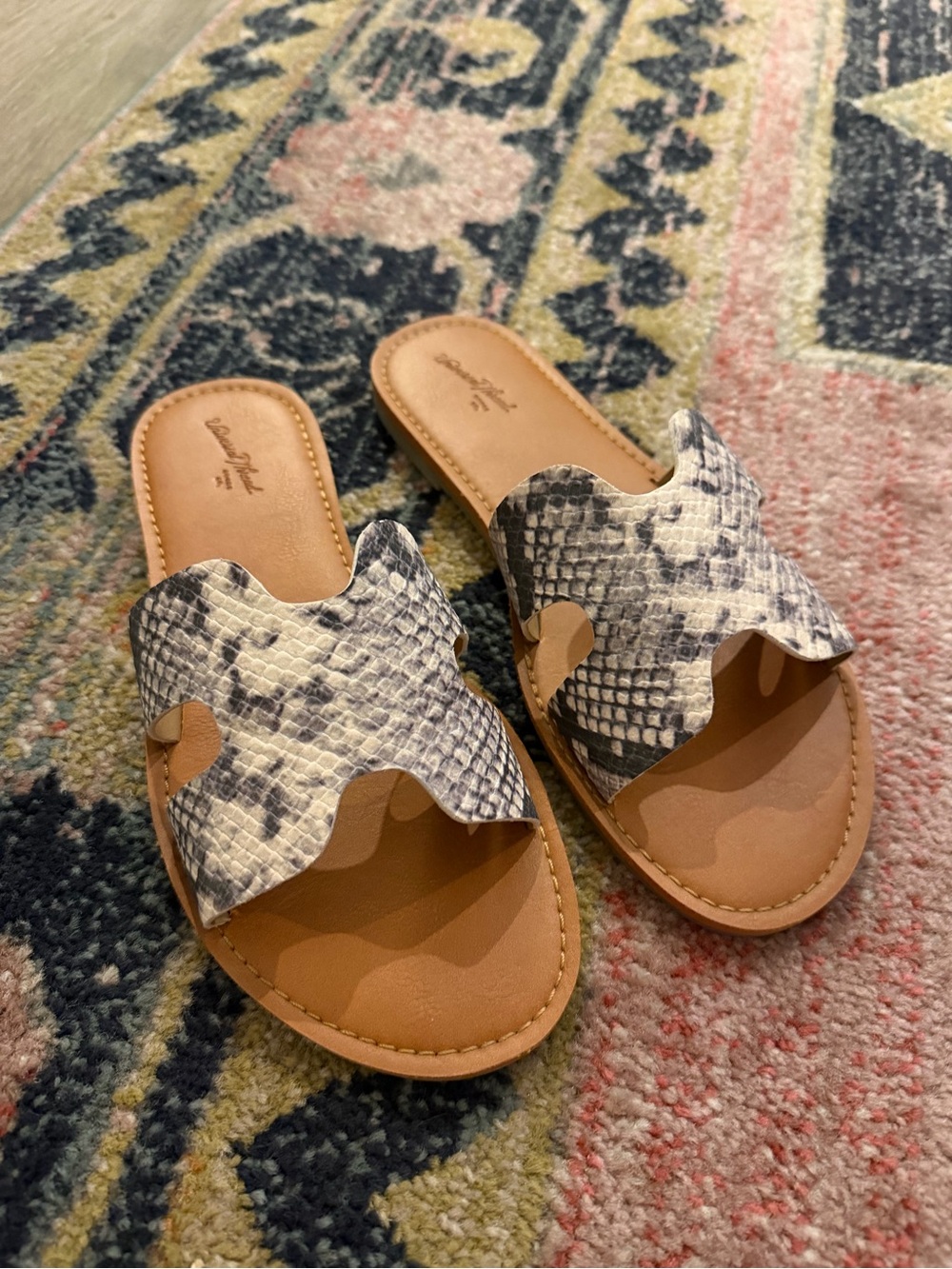 Universal thread Snake Print Slide Sandals